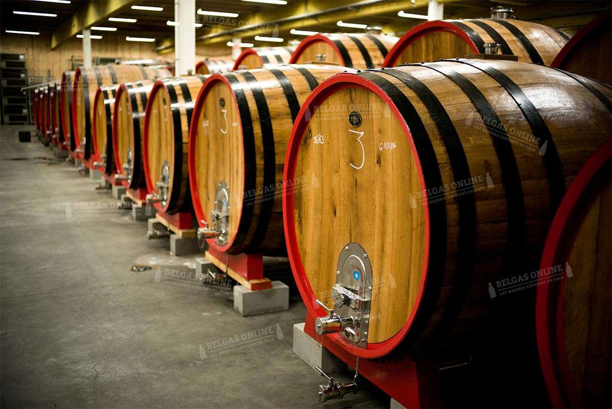 Sala de barricas de Brouwerij 3 Fonteinen en Lot, Bélgica